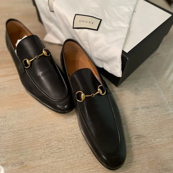 Gucci Jordaan Men’s Loafer, Black with gold horsebit. Gucci Jordaan Loafers Black Leather Gold Horsebit Size IT39  main image 3